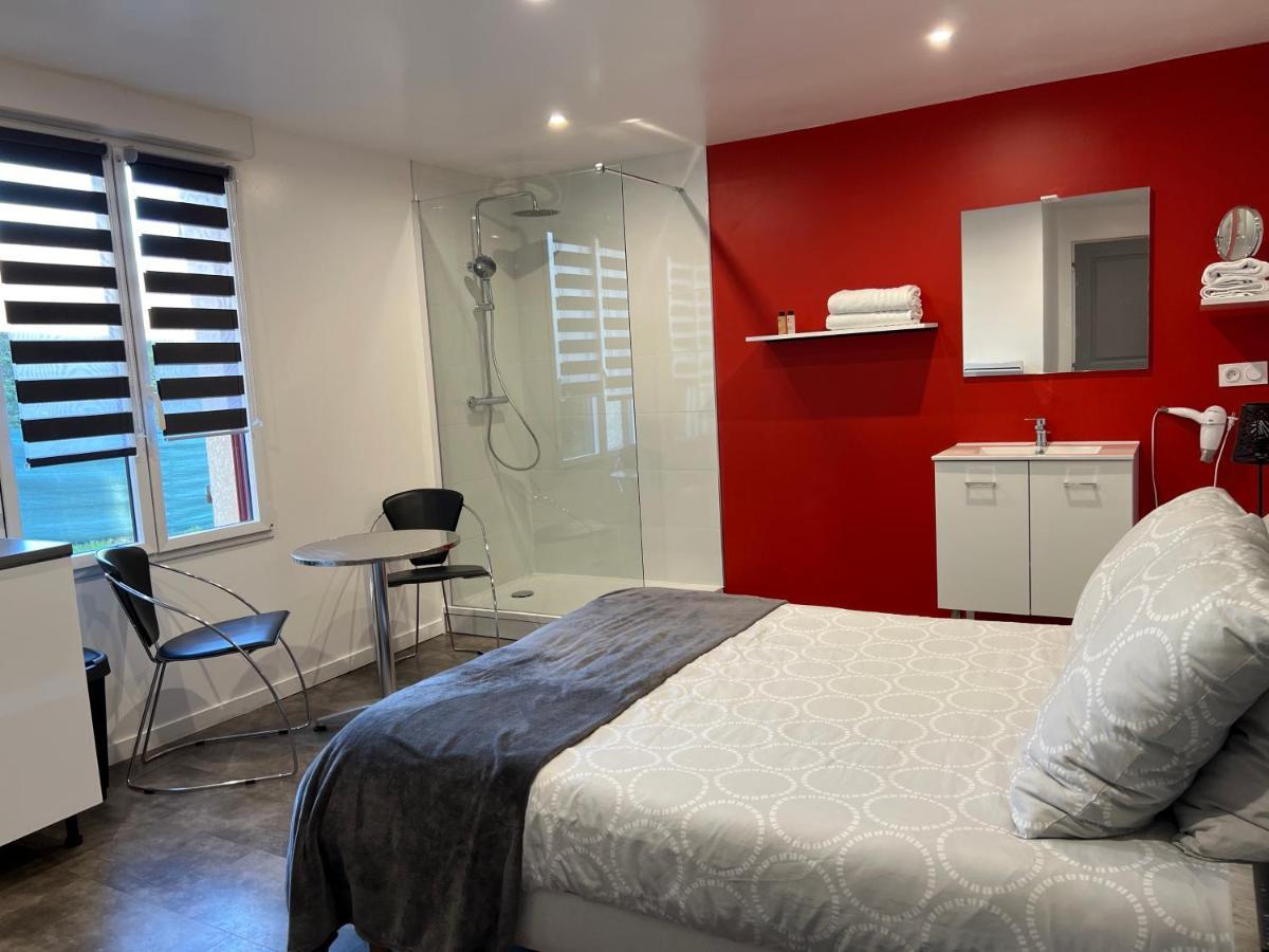 Aux Charmes 1 Bed & Breakfast Isques Exterior photo
